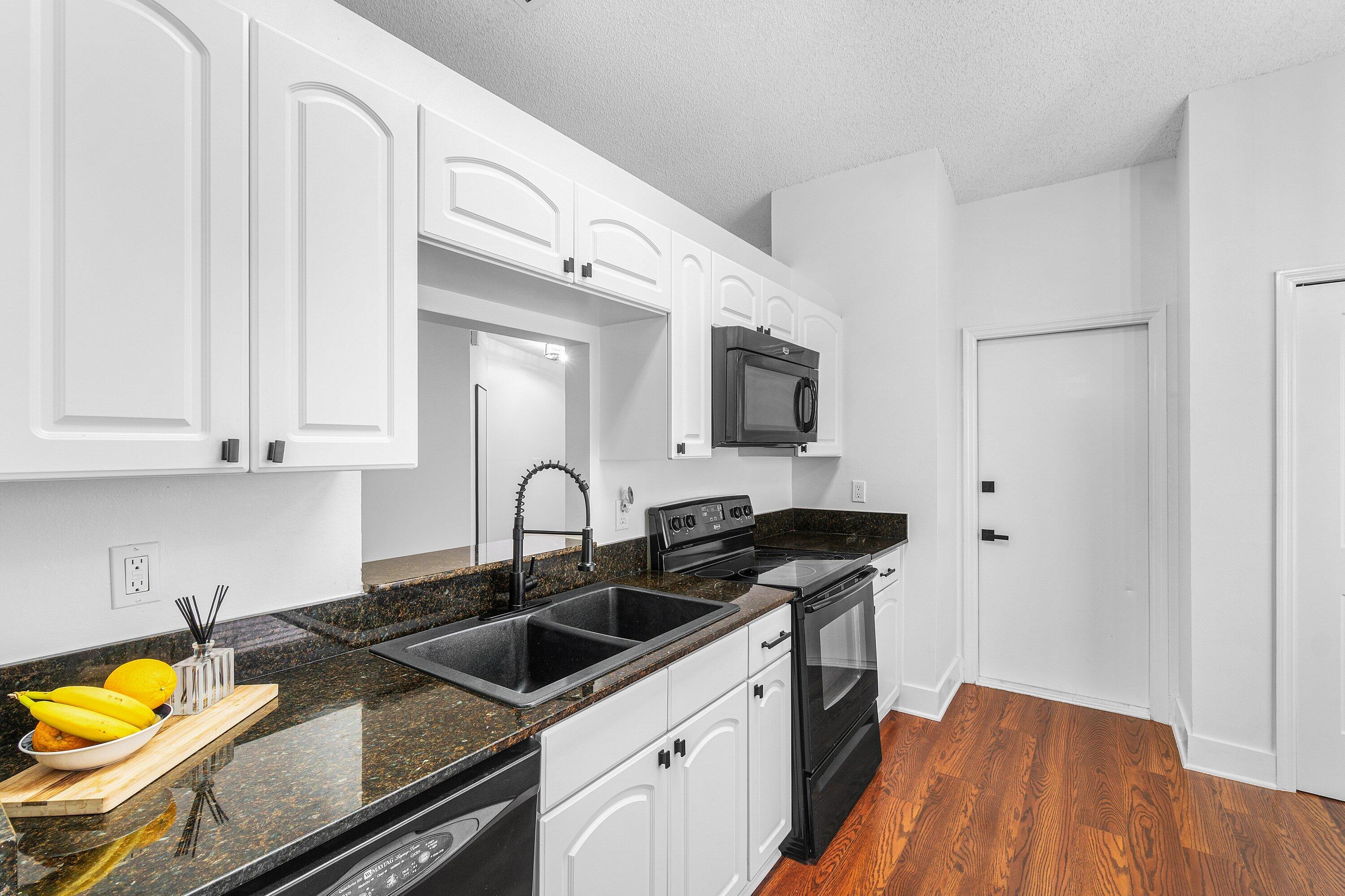 14 Ripley Way Boynton Beach, FL 33426 - Photo 9 of 32 Kitchen