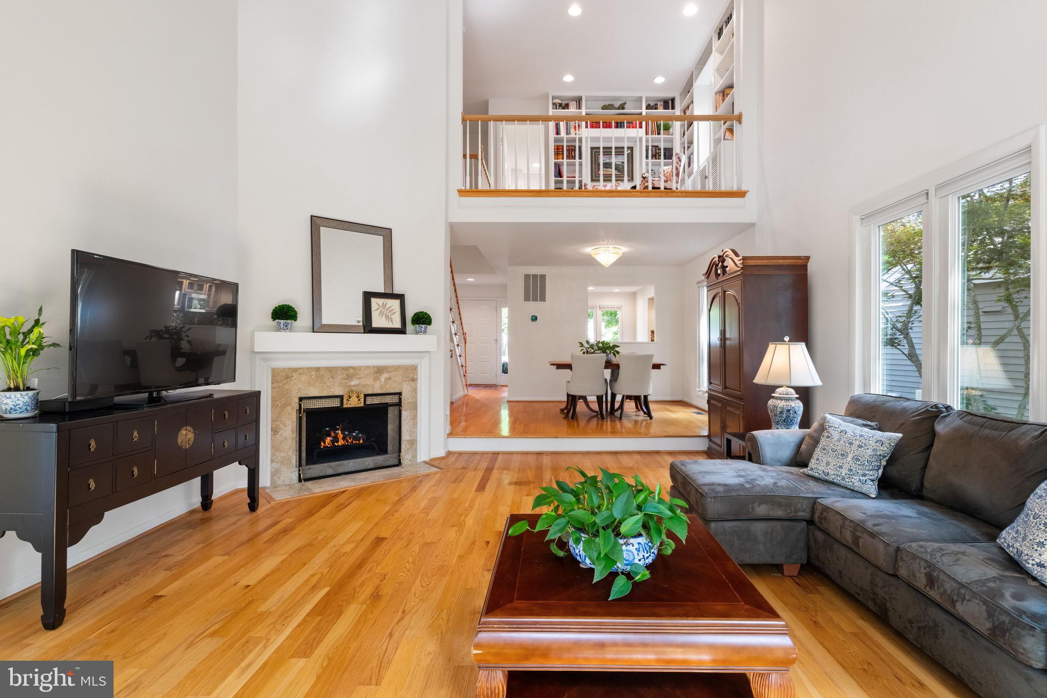 4752 Timber Ridge Drive Montclair, VA 22025 - Photo 23 of 72 Living Room