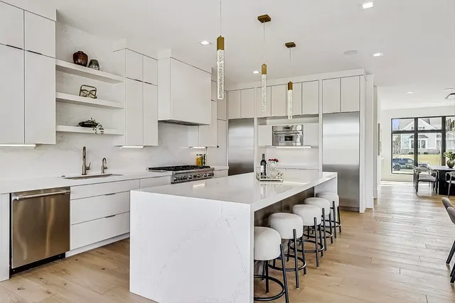 $2,750,000 | 60 Wood Oaks Drive, South Barrington, IL 60010