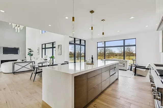 $2,750,000 | 60 Wood Oaks Drive, South Barrington, IL 60010