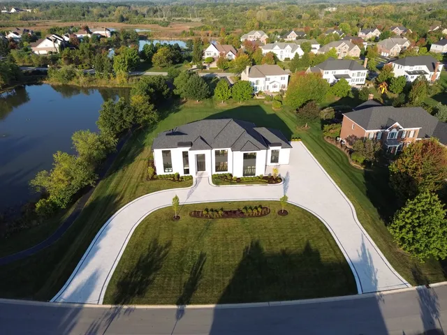 $2,750,000 | 60 Wood Oaks Drive, South Barrington, IL 60010