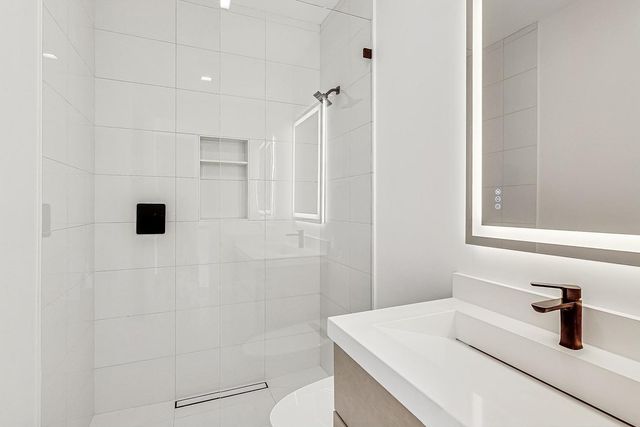 $2,750,000 | 60 Wood Oaks Drive, South Barrington, IL 60010