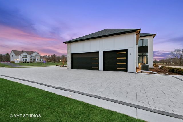 $2,750,000 | 60 Wood Oaks Drive, South Barrington, IL 60010
