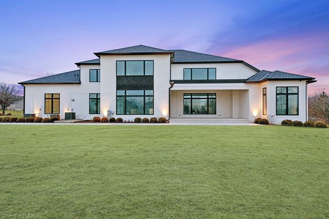 $2,750,000 | 60 Wood Oaks Drive, South Barrington, IL 60010