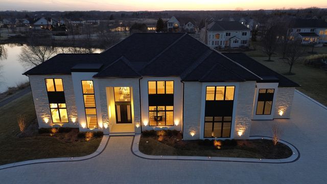 $2,750,000 | 60 Wood Oaks Drive, South Barrington, IL 60010