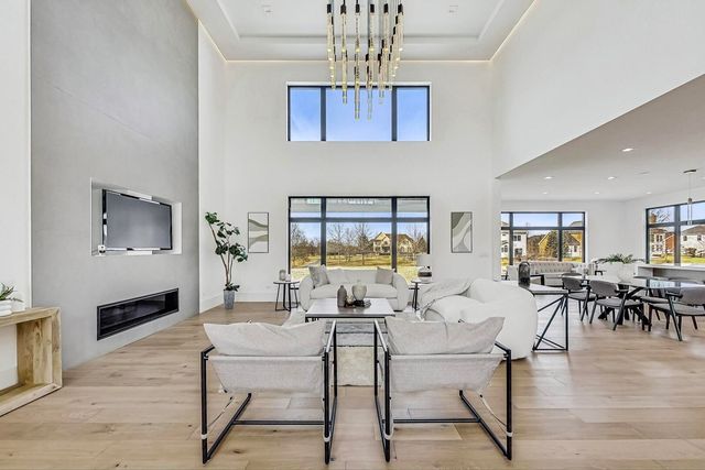 $2,750,000 | 60 Wood Oaks Drive, South Barrington, IL 60010