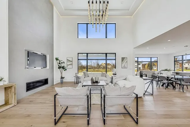 $2,750,000 | 60 Wood Oaks Drive, South Barrington, IL 60010