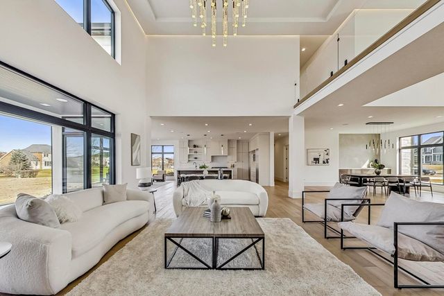 $2,750,000 | 60 Wood Oaks Drive, South Barrington, IL 60010