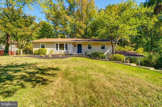 a view of livingroom with hardwood