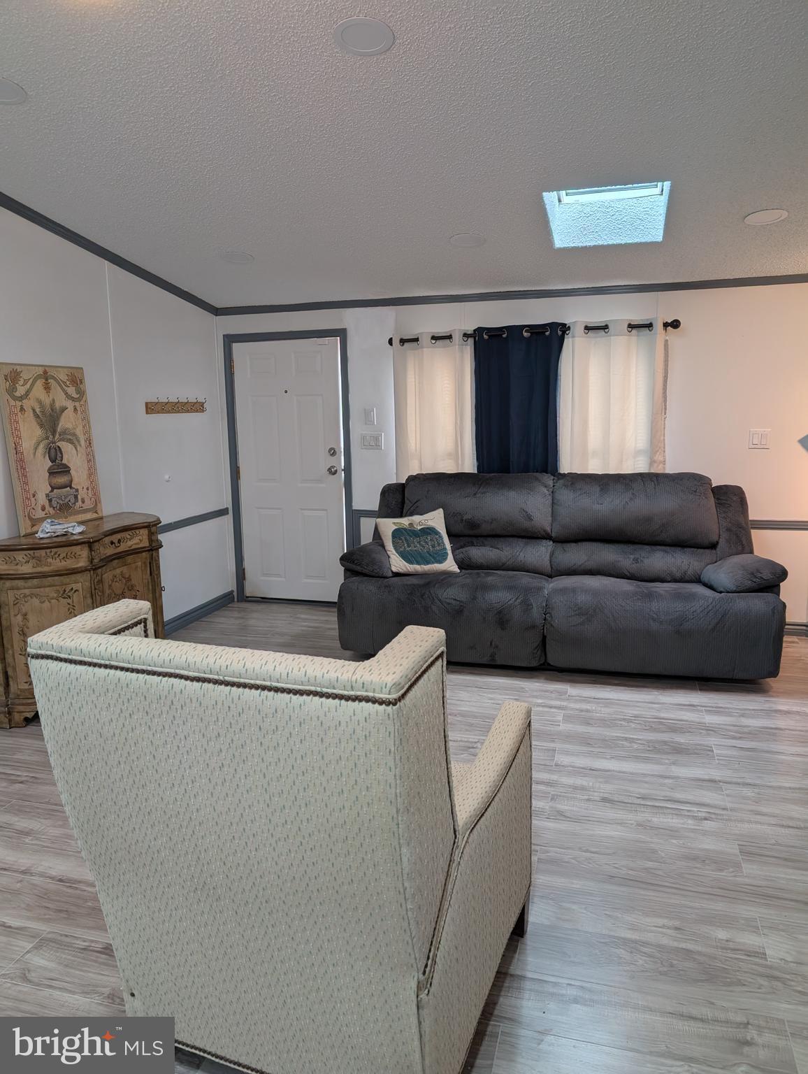 17 Abbey Road Coatesville, PA 19320 - Photo 5 of 16 Living Room