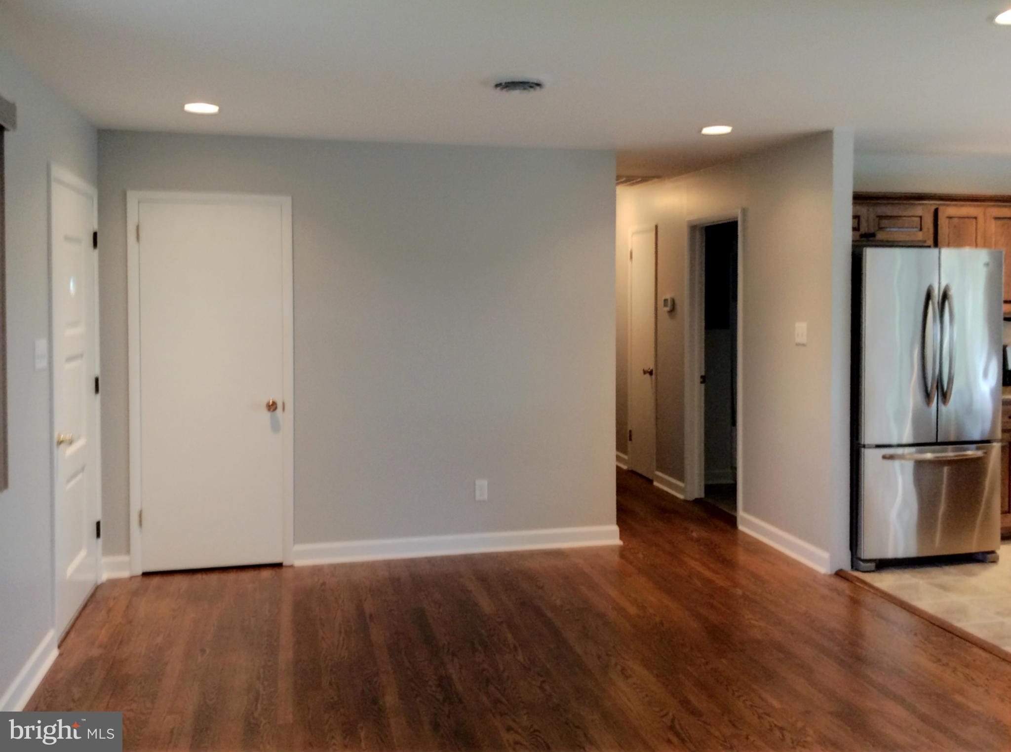1402 Brechbill Road Chambersburg, PA 17202 - Photo 6 of 21 Living Room
