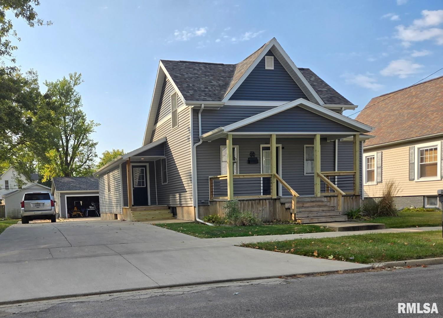 238 West Vine Street Canton, IL 61520 - Photo 1 of 43