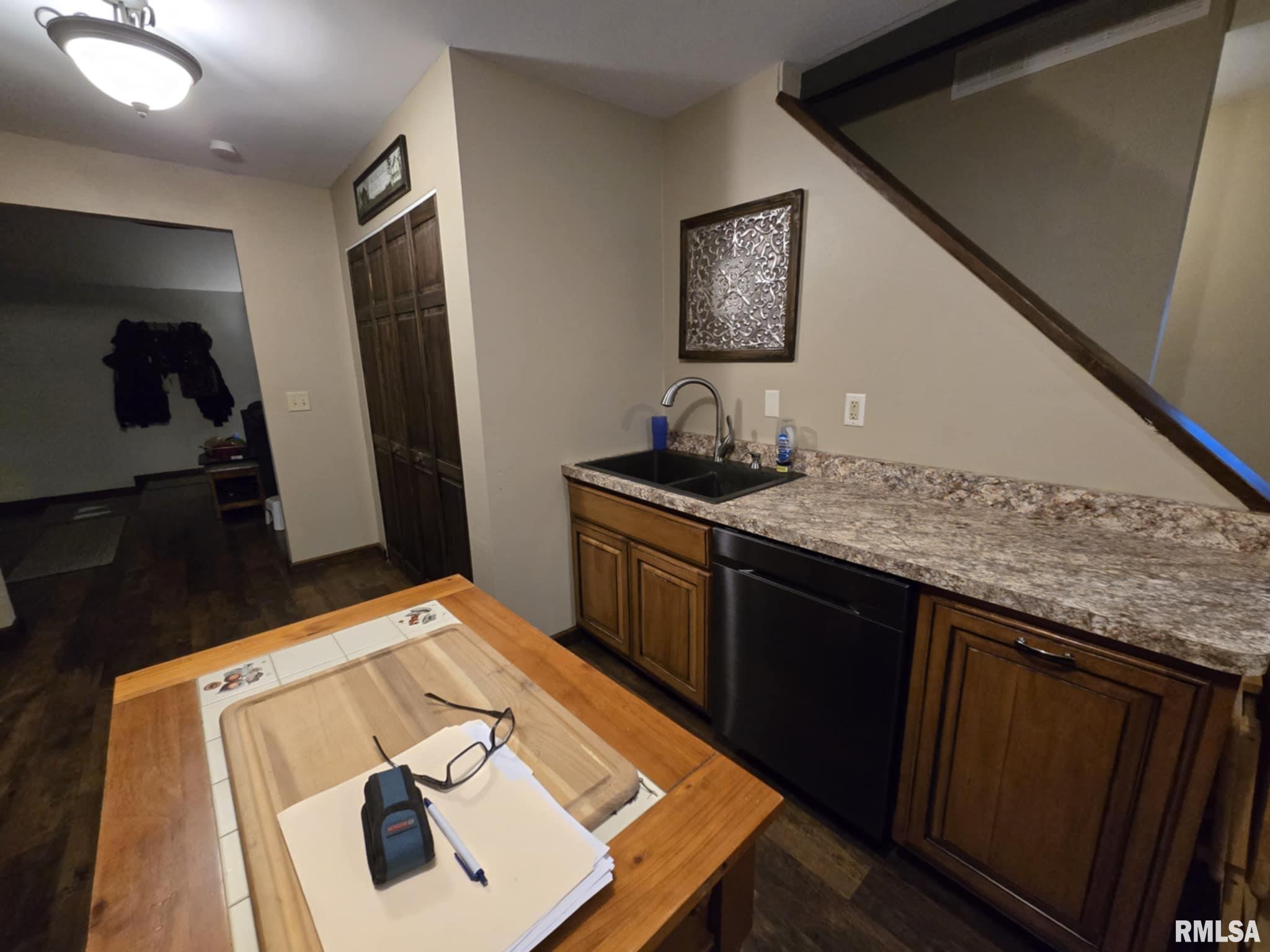 238 West Vine Street Canton, IL 61520 - Photo 12 of 43