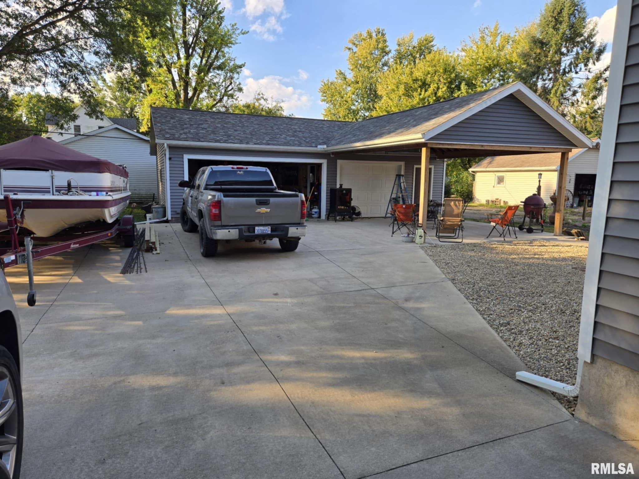 238 West Vine Street Canton, IL 61520 - Photo 2 of 43
