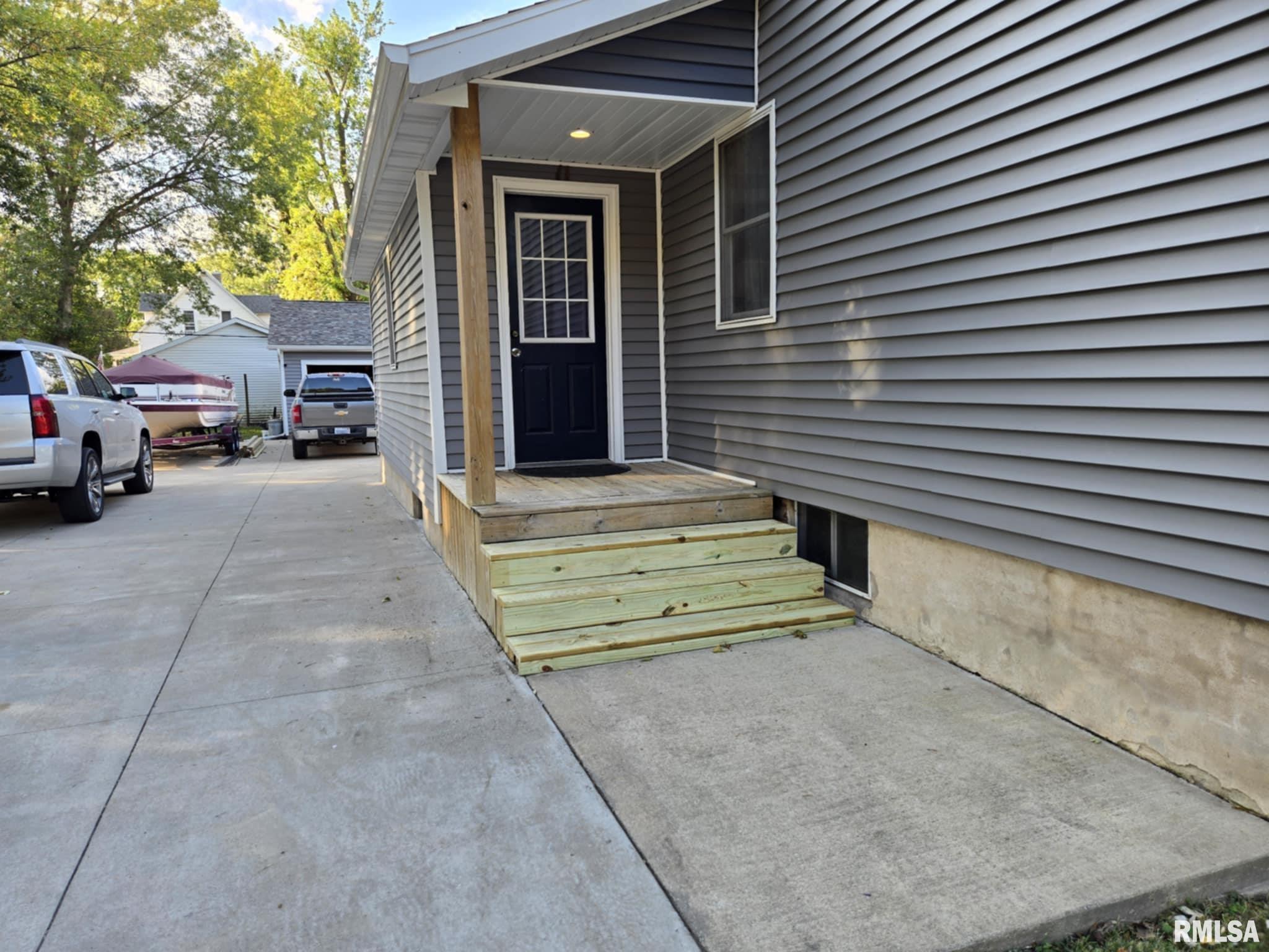 238 West Vine Street Canton, IL 61520 - Photo 4 of 43