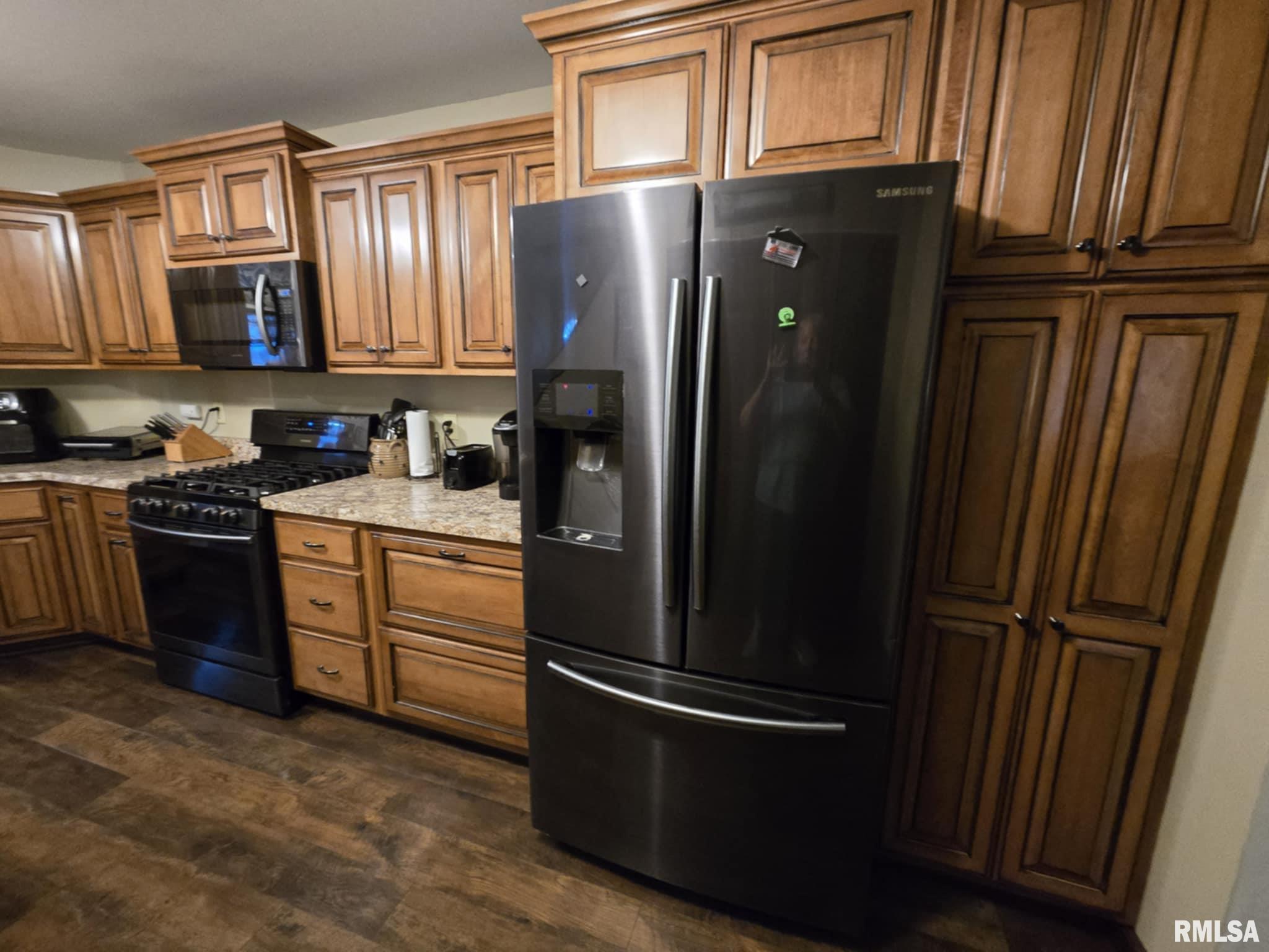 238 West Vine Street Canton, IL 61520 - Photo 7 of 43