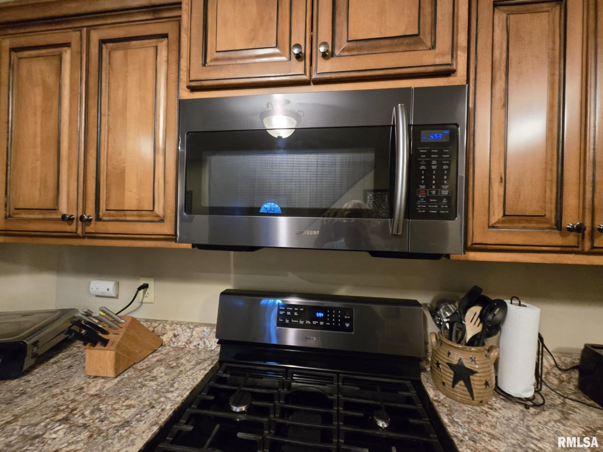 238 West Vine Street Canton, IL 61520 - Photo 8 of 43