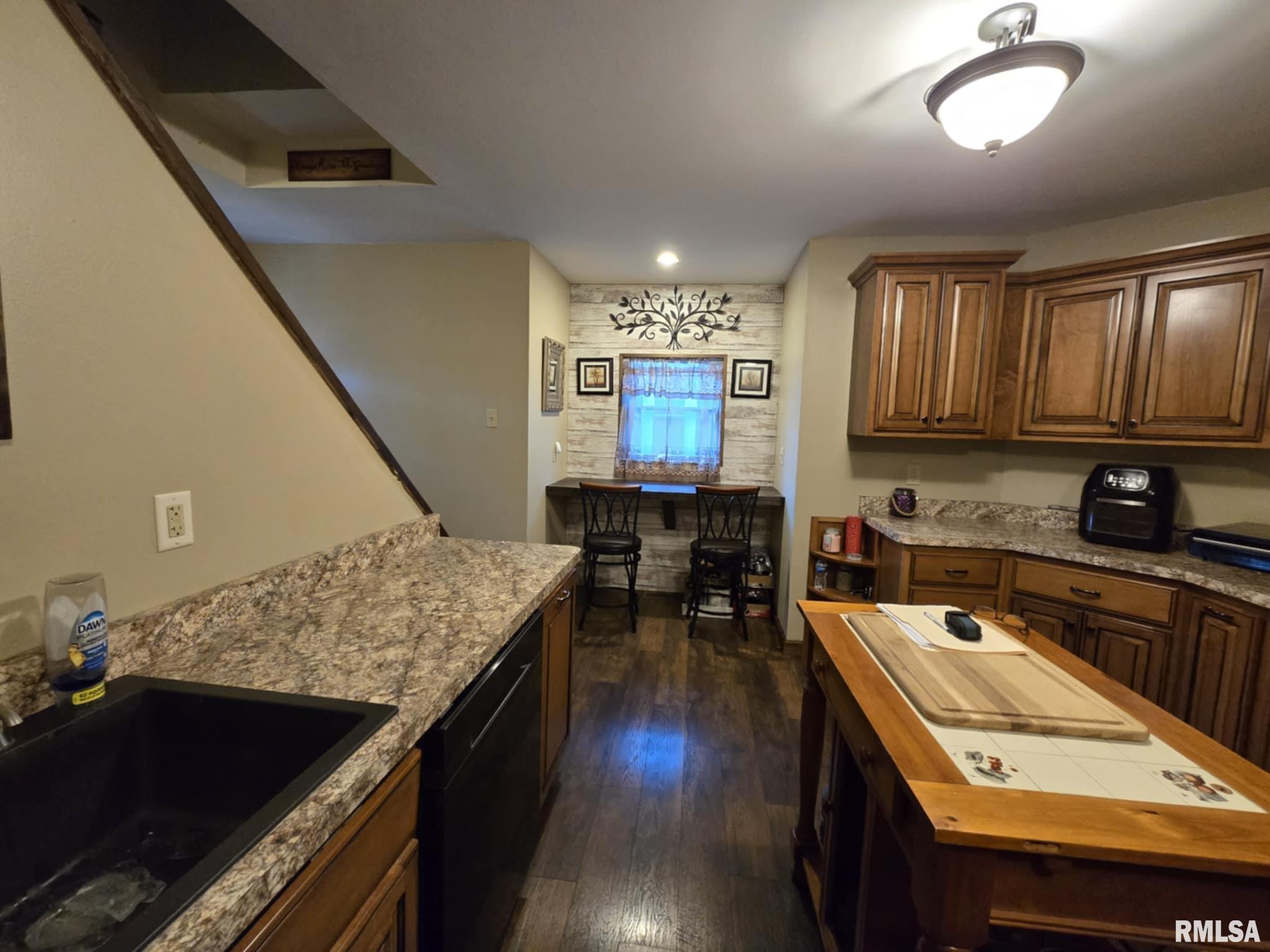238 West Vine Street Canton, IL 61520 - Photo 10 of 43