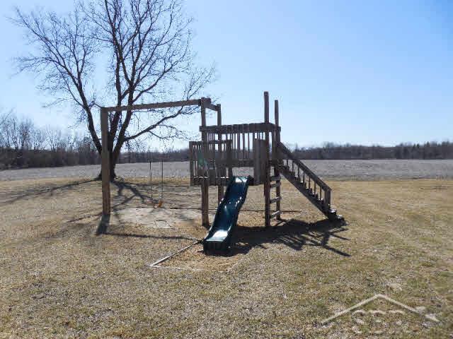 9633 Barnes Road Birch Run, MI 48415 - Photo 31 of 32 20346415-30.JPG