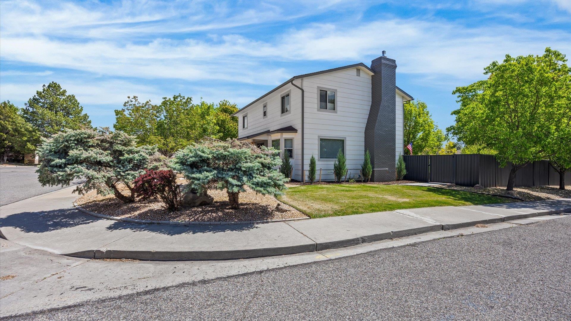 1815 Bell Ridge Court Grand Junction, CO 81506 - Photo 4 of 36