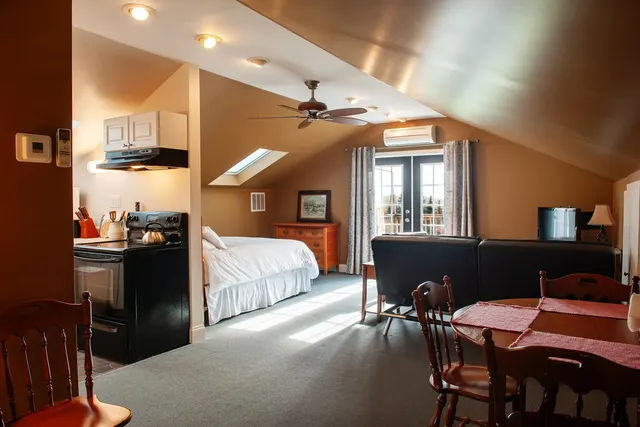 $650,000 | 130 Center Road, Hardwick, VT 05843