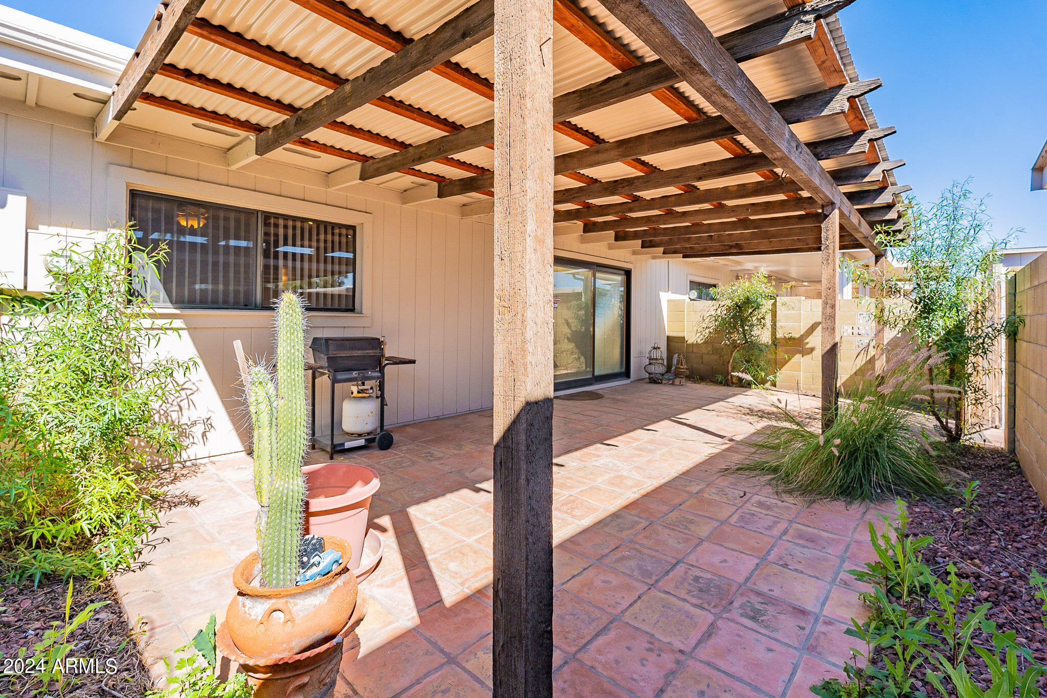 5138 North 81st Street Scottsdale, AZ 85250 - Photo 30 of 40 a building outdoor space with patio furniture and potted plants