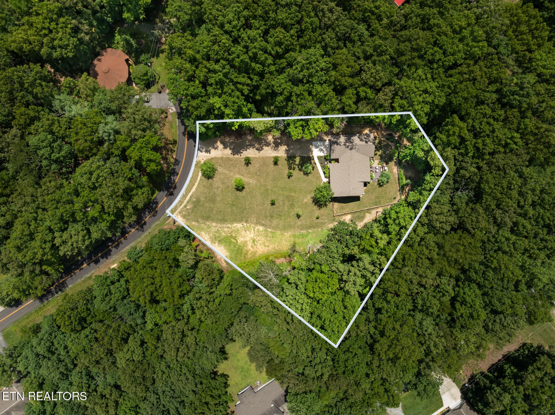 4117 Chica Road Crossville, TN 38572 - Photo 2 of 60