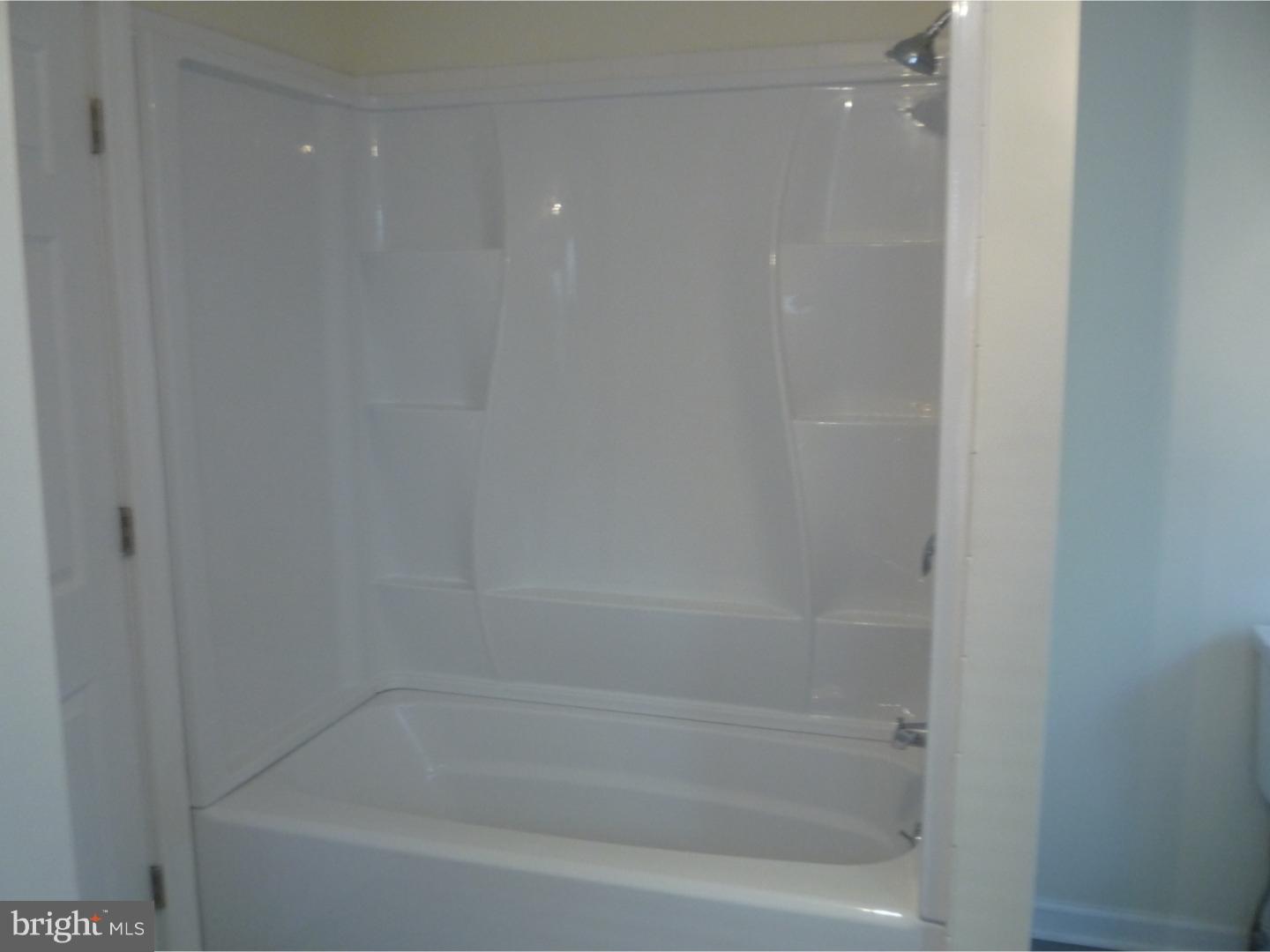 619 Mercy Street Philadelphia, PA 19148 - Photo 6 of 12 Bathroom