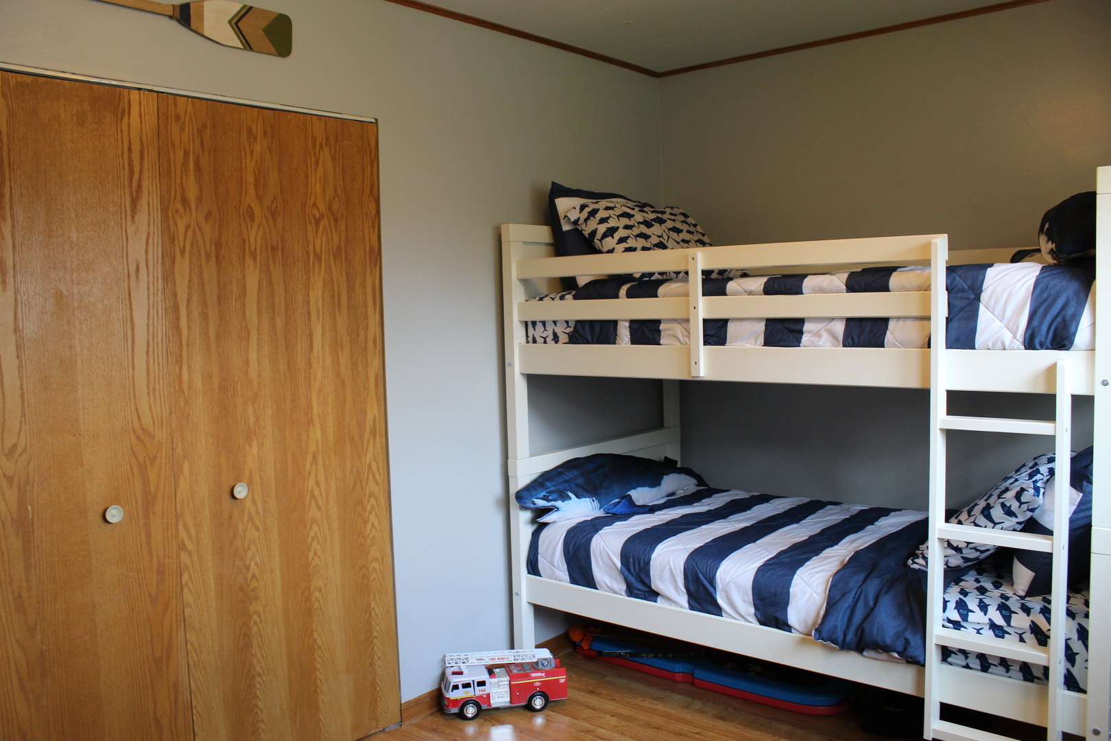 508 Northgate Road Lindenhurst, IL 60046 - Photo 11 of 27 a bedroom with a bed and a window