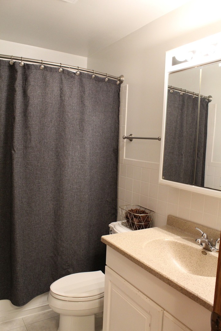 508 Northgate Road Lindenhurst, IL 60046 - Photo 15 of 27 a bathroom with a granite countertop sink toilet and shower