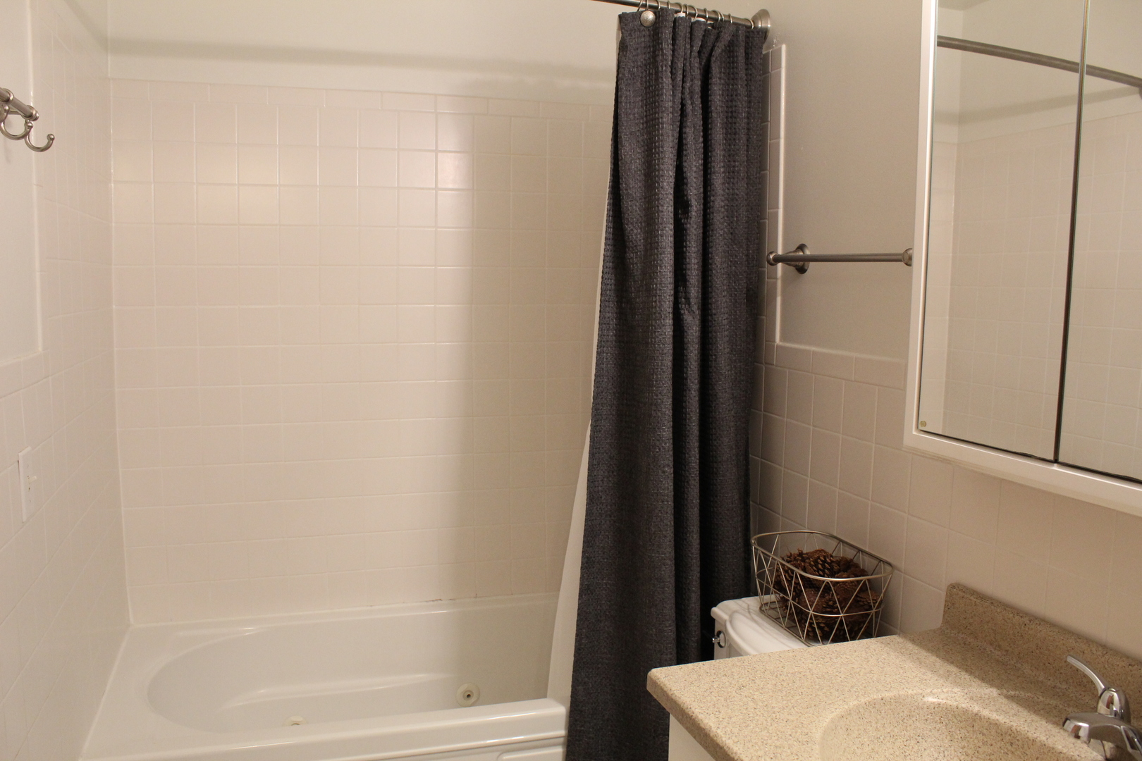 508 Northgate Road Lindenhurst, IL 60046 - Photo 16 of 27 a bathroom with a toilet and a shower