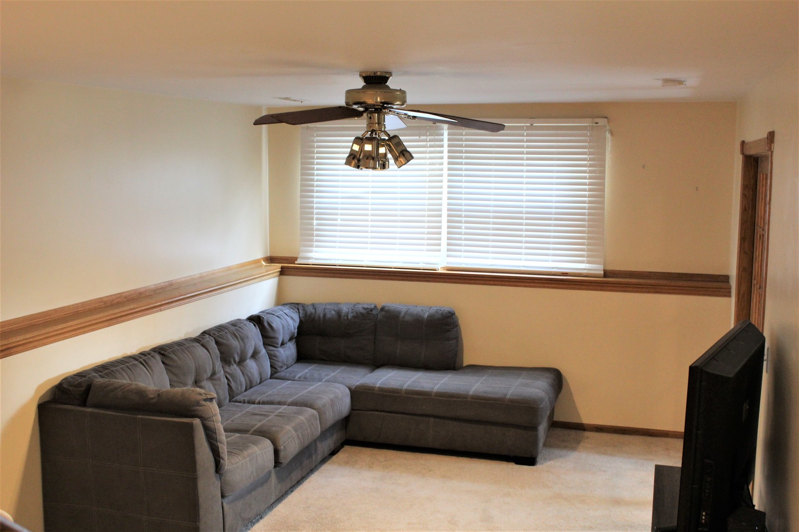 508 Northgate Road Lindenhurst, IL 60046 - Photo 17 of 27 a living room with furniture and a window