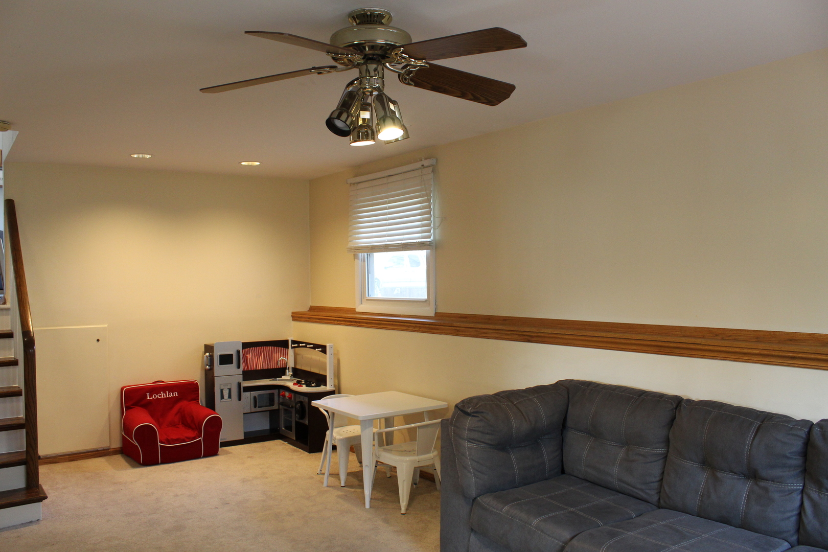 508 Northgate Road Lindenhurst, IL 60046 - Photo 18 of 27 a living room with furniture