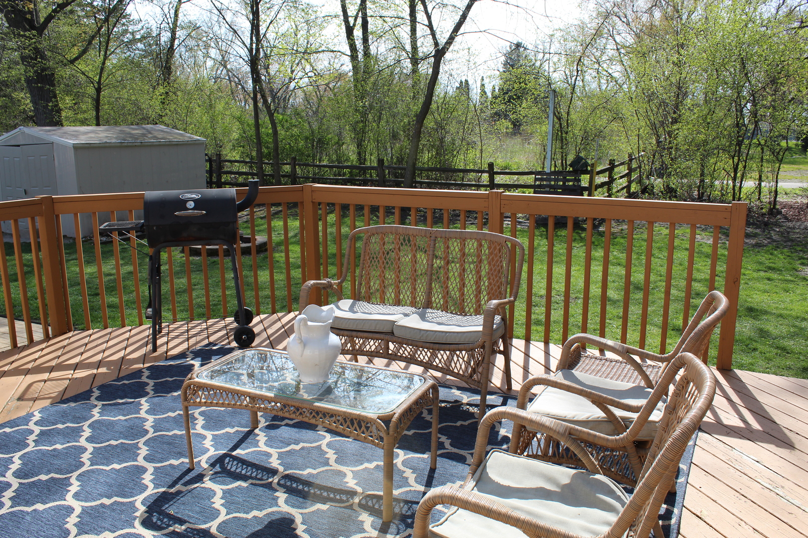 508 Northgate Road Lindenhurst, IL 60046 - Photo 25 of 27 a view of a patio with iron fence