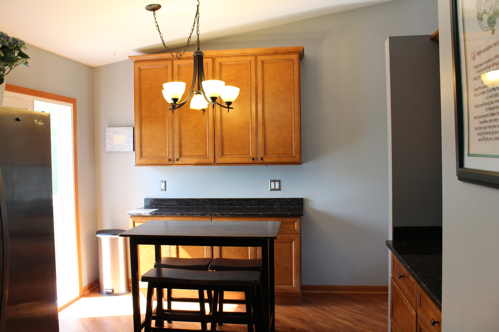 508 Northgate Road Lindenhurst, IL 60046 - Photo 5 of 27 a kitchen with a table and chairs in it