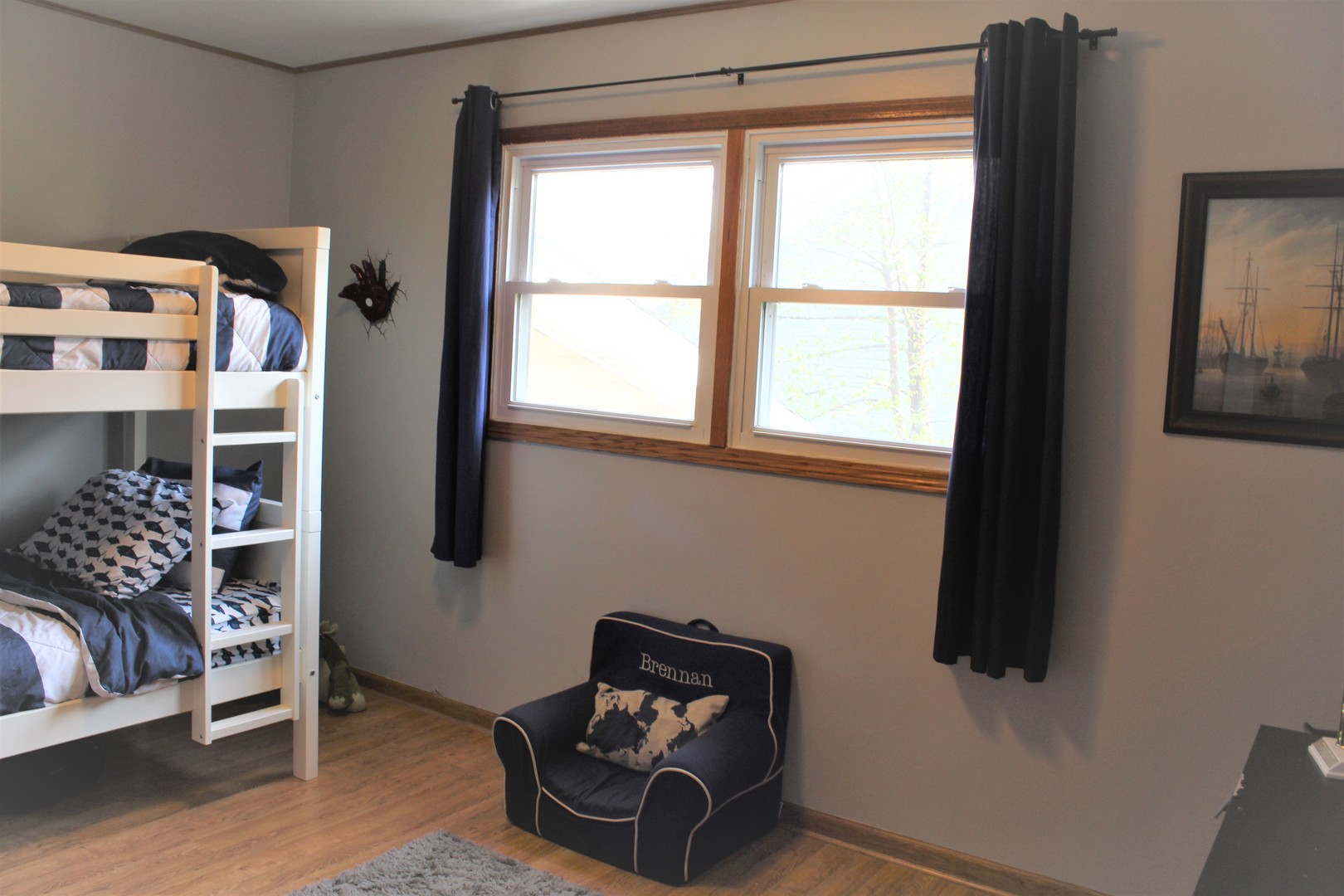 508 Northgate Road Lindenhurst, IL 60046 - Photo 10 of 27 a room with furniture and a window