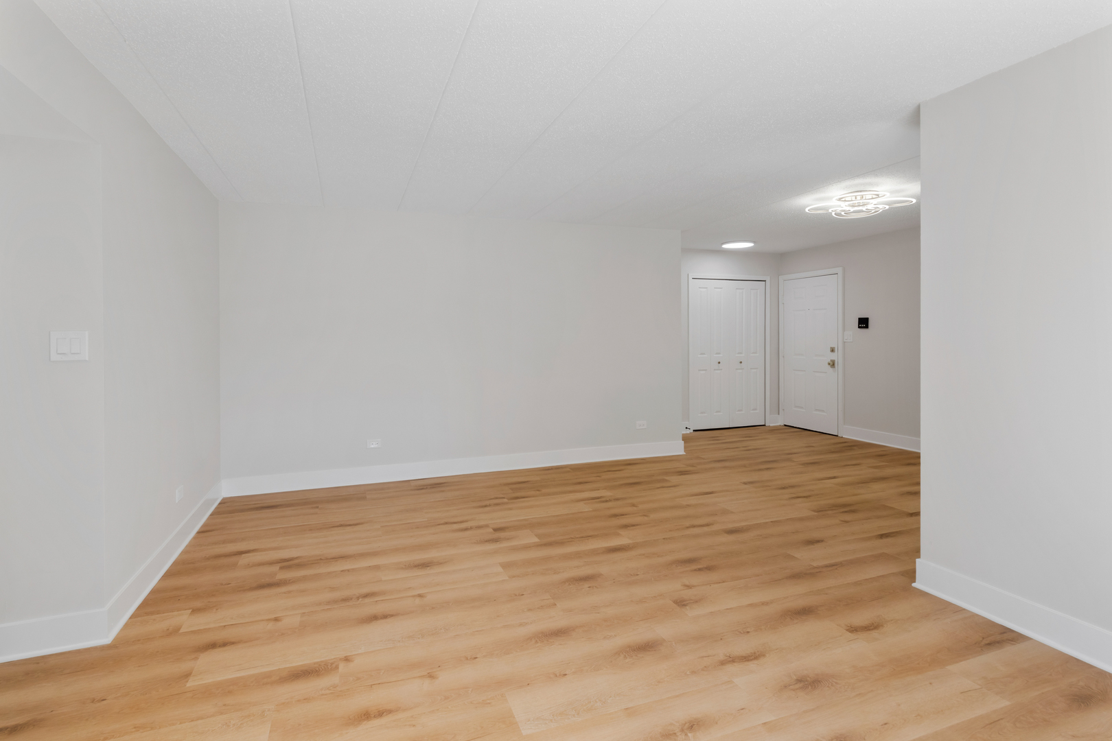 18310 Robin Lane, Unit D2 Homewood, IL 60430 - Photo 2 of 17 a view of empty room