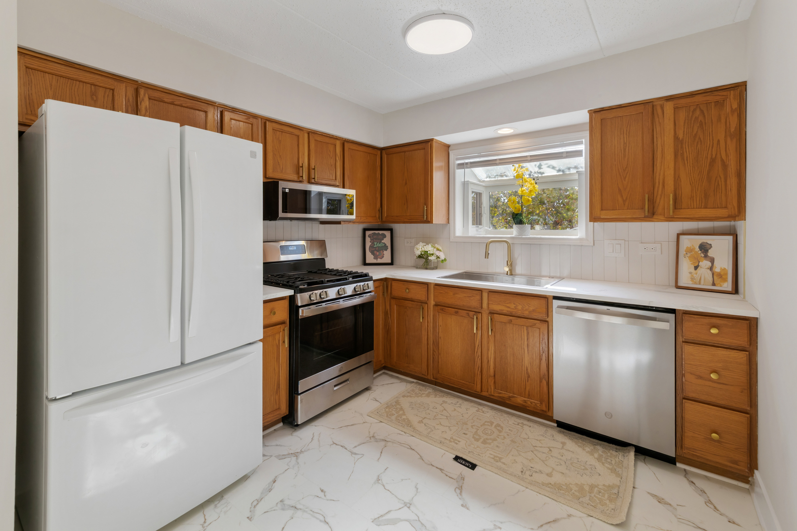 18310 Robin Lane, Unit D2 Homewood, IL 60430 - Photo 4 of 17 a kitchen with stainless steel appliances granite countertop a refrigerator and a stove top oven