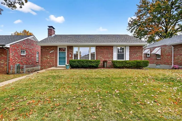 $259,900 | 5549 Lindenwood Avenue, St. Louis, MO 63109