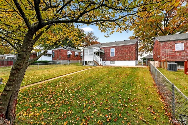 $259,900 | 5549 Lindenwood Avenue, St. Louis, MO 63109