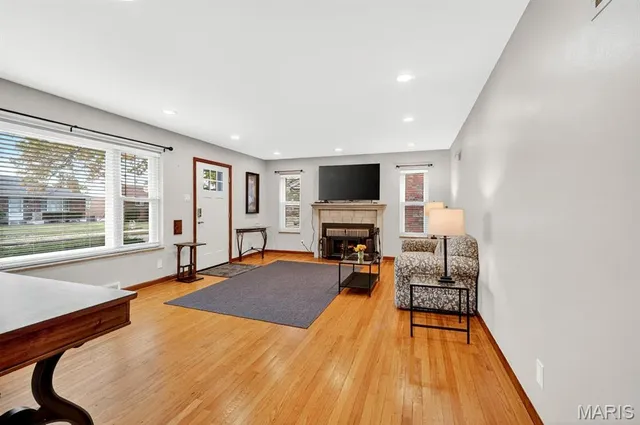 $259,900 | 5549 Lindenwood Avenue, St. Louis, MO 63109