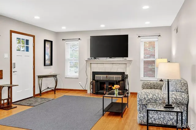 $259,900 | 5549 Lindenwood Avenue, St. Louis, MO 63109