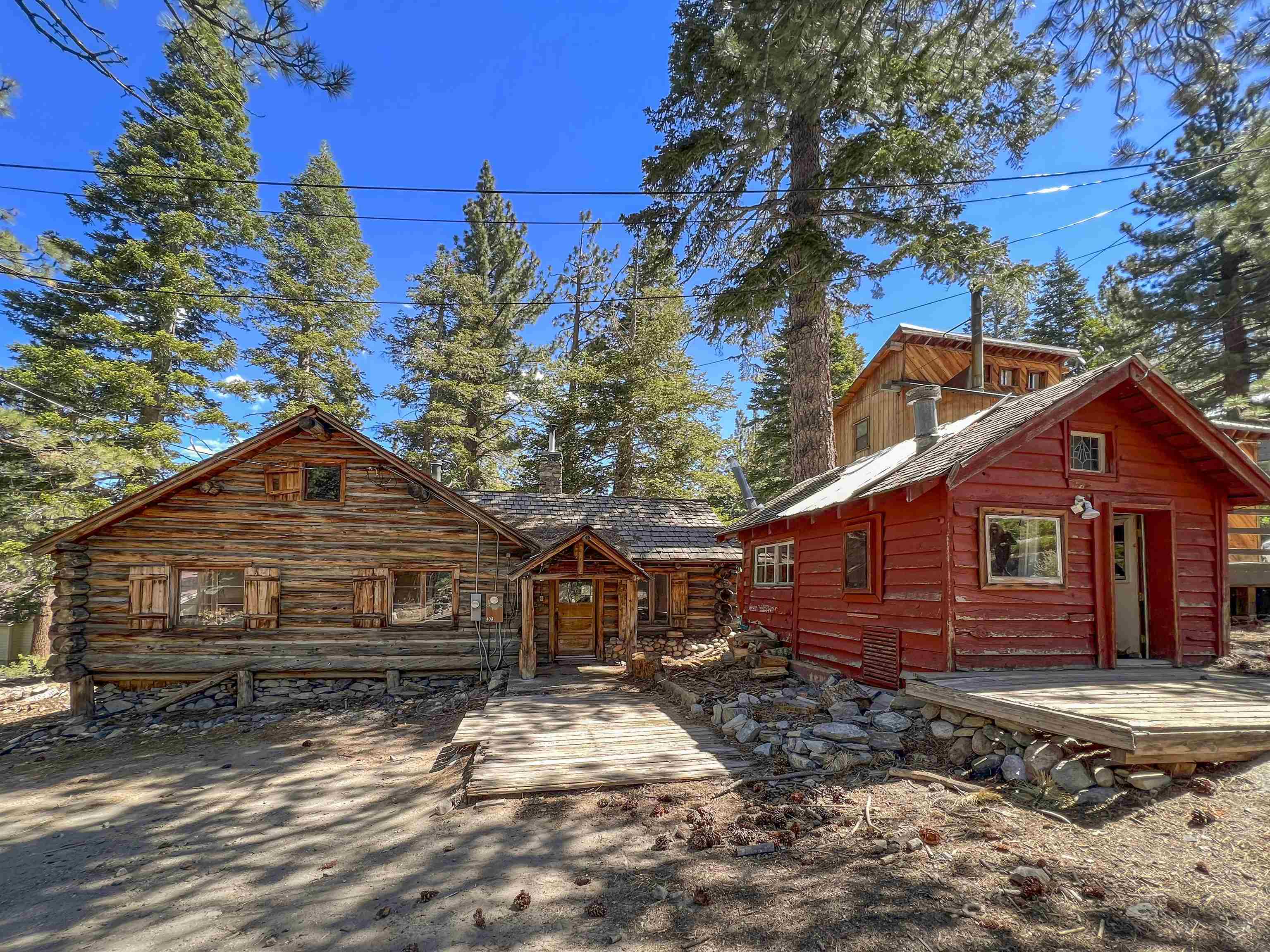40 Gull Street Mammoth Lakes, CA 93546 - Photo 1 of 44 a front view of a house with a yard