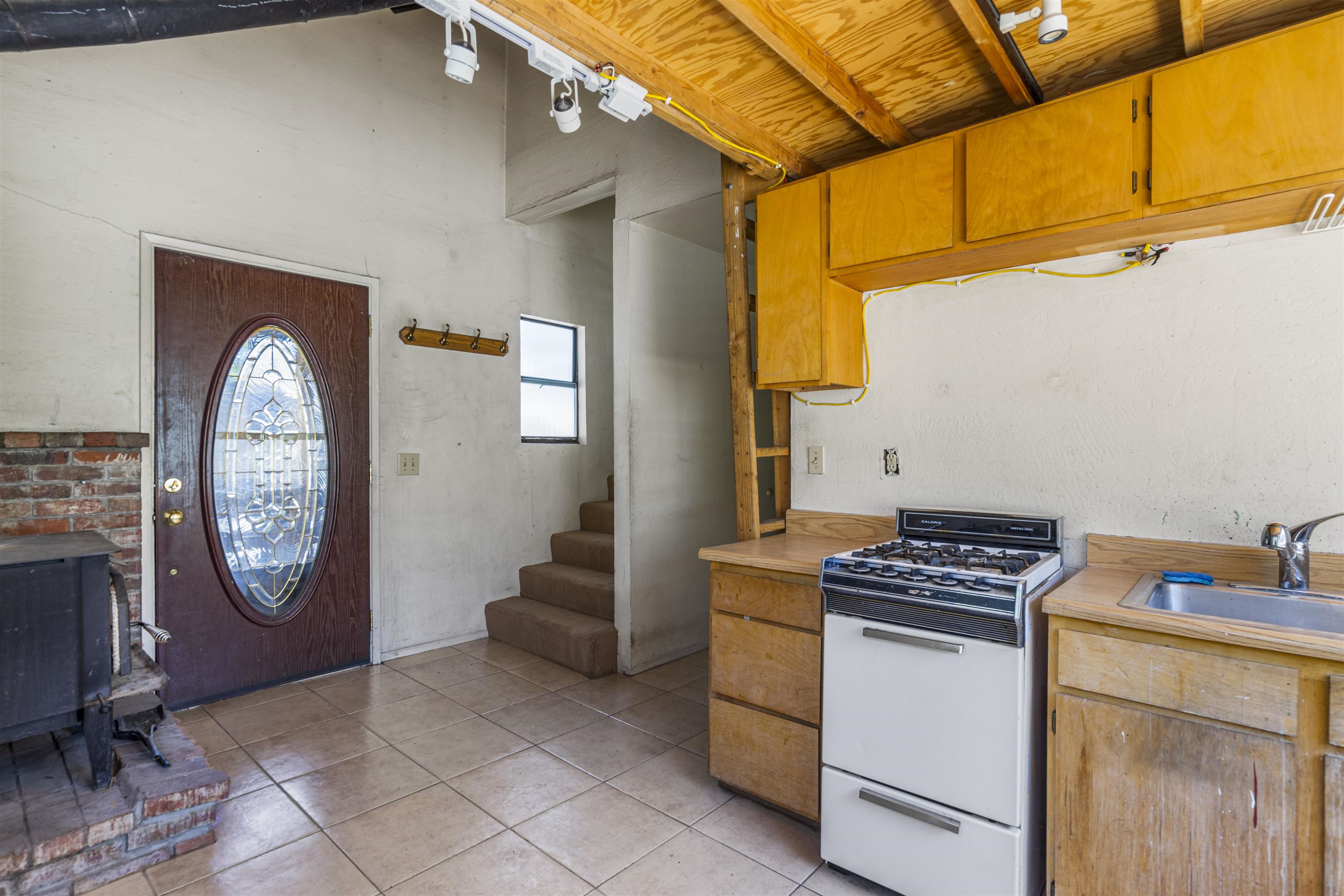 40 Gull Street Mammoth Lakes, CA 93546 - Photo 24 of 44 a view of kitchen with washer and dryer