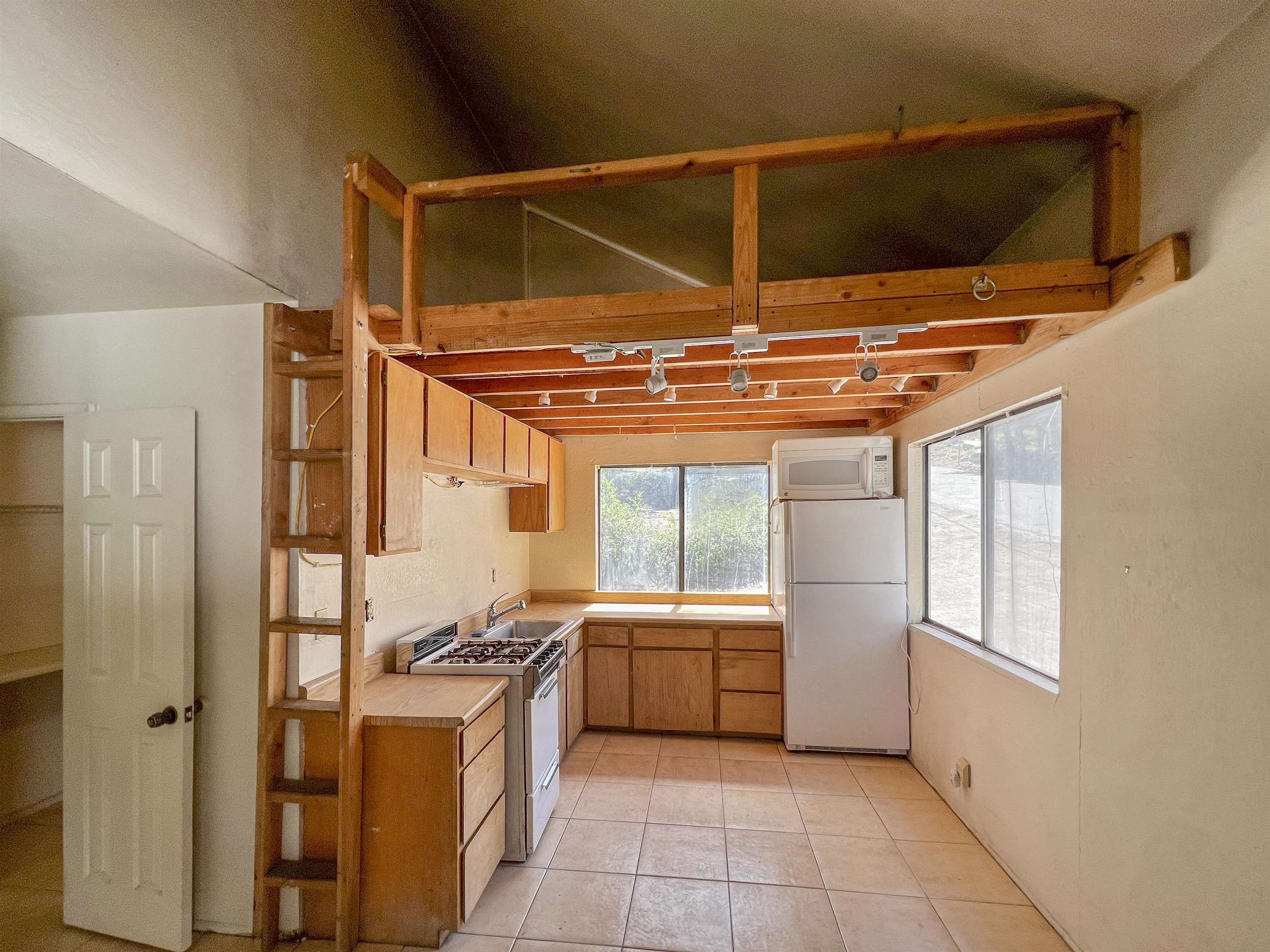 40 Gull Street Mammoth Lakes, CA 93546 - Photo 26 of 44 a utility room with dryer and washer