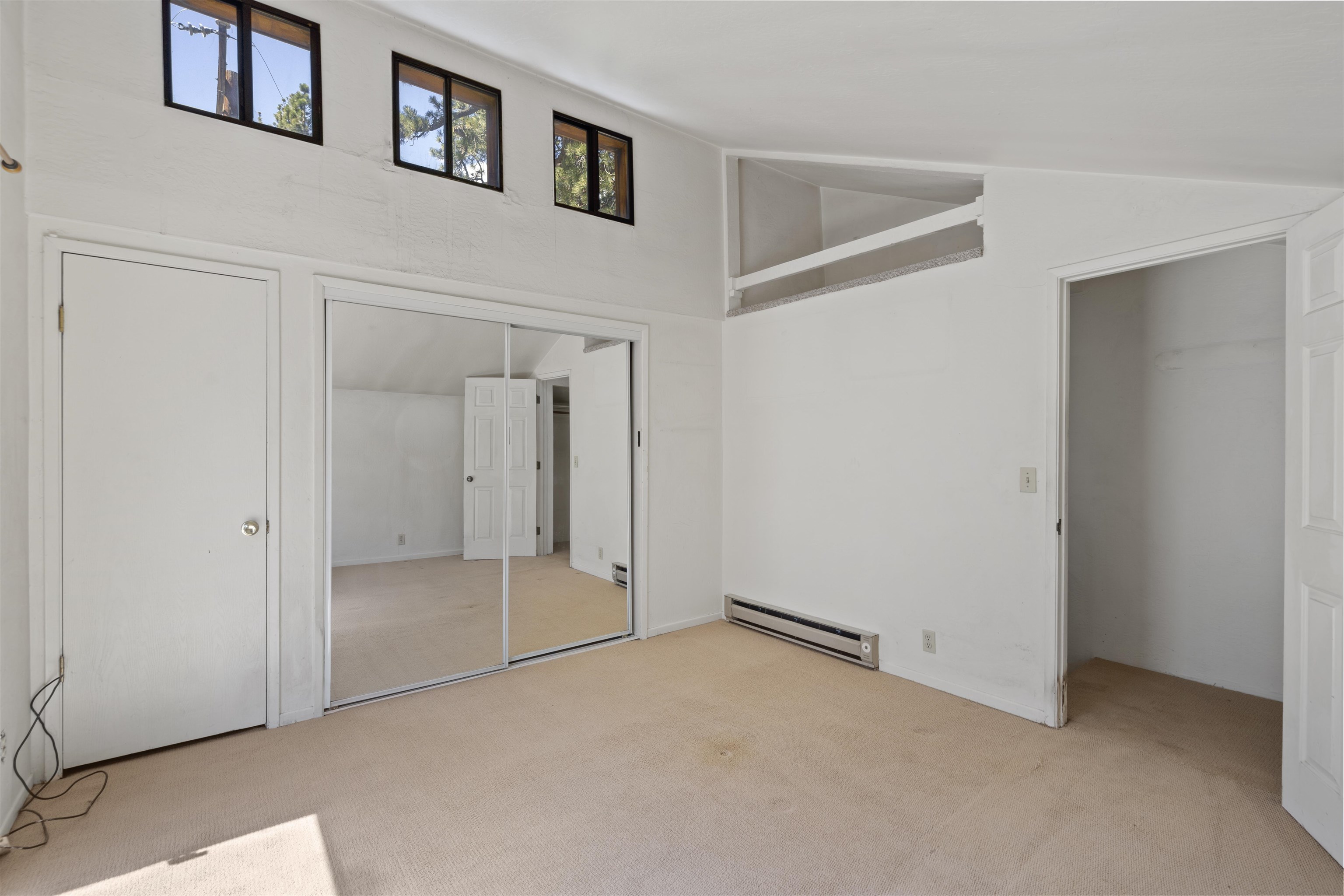 40 Gull Street Mammoth Lakes, CA 93546 - Photo 35 of 44 an empty room with windows