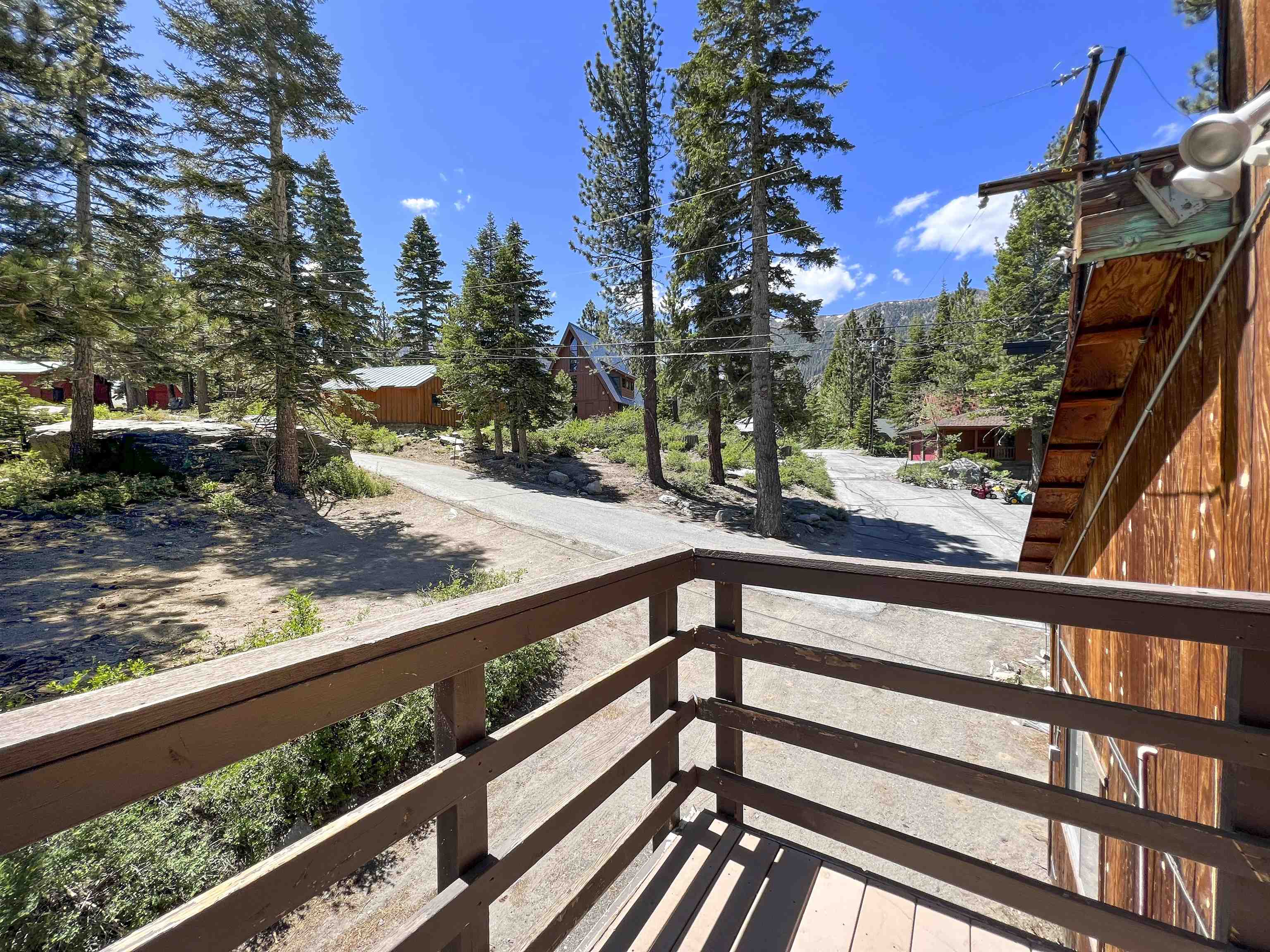 40 Gull Street Mammoth Lakes, CA 93546 - Photo 39 of 44 a view of a street from a balcony