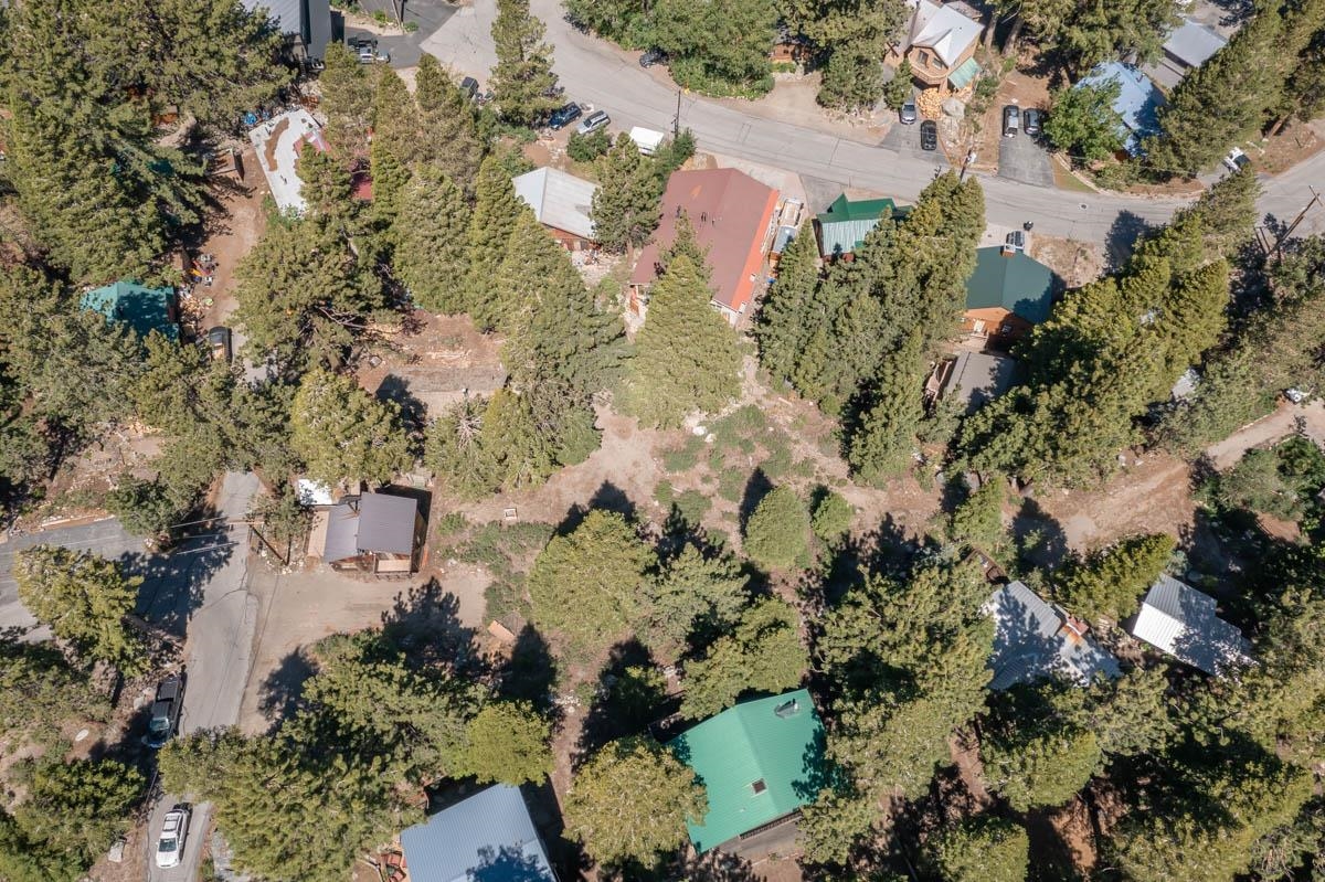 40 Gull Street Mammoth Lakes, CA 93546 - Photo 43 of 44 an aerial view of a house with a yard