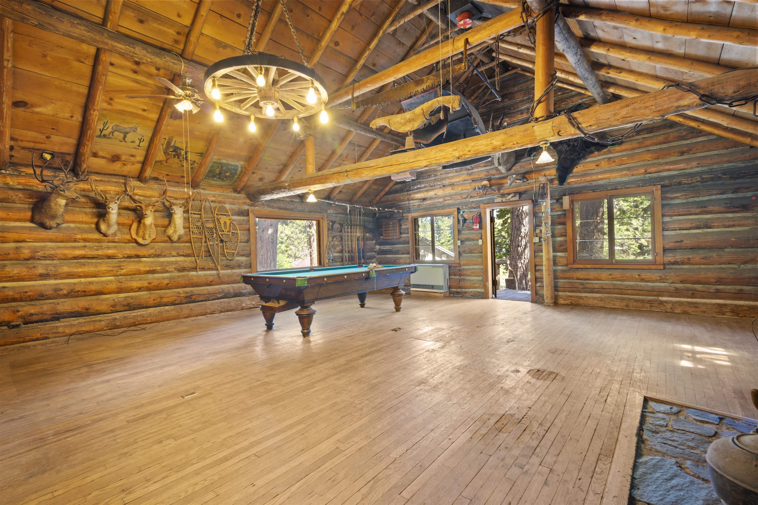 40 Gull Street Mammoth Lakes, CA 93546 - Photo 5 of 44 a view of a room with gym equipment