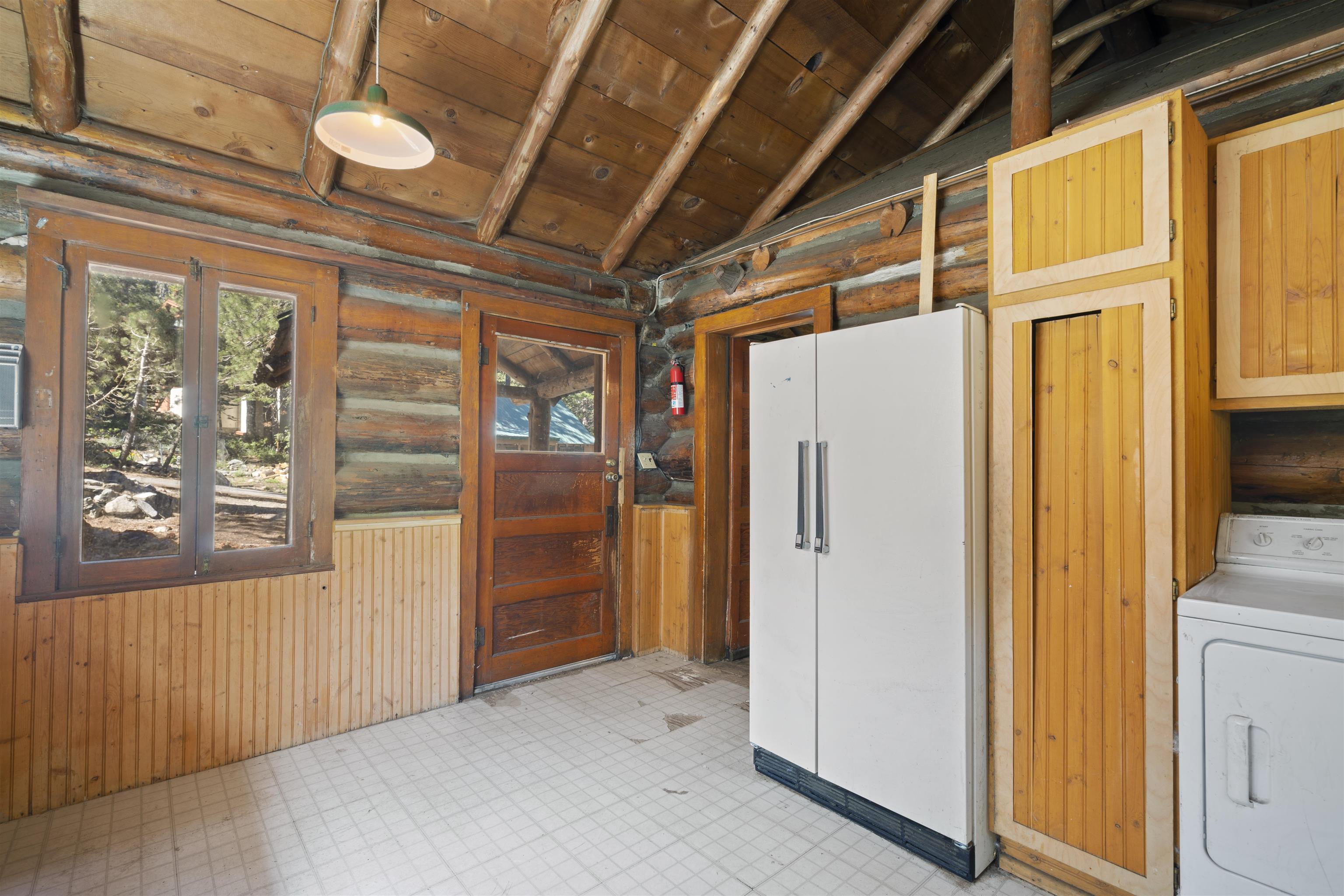 40 Gull Street Mammoth Lakes, CA 93546 - Photo 10 of 44 a view of hallway with windows